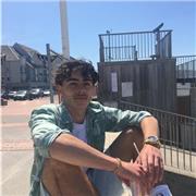 Jeune professeur de Francais natif, present pour vous aider